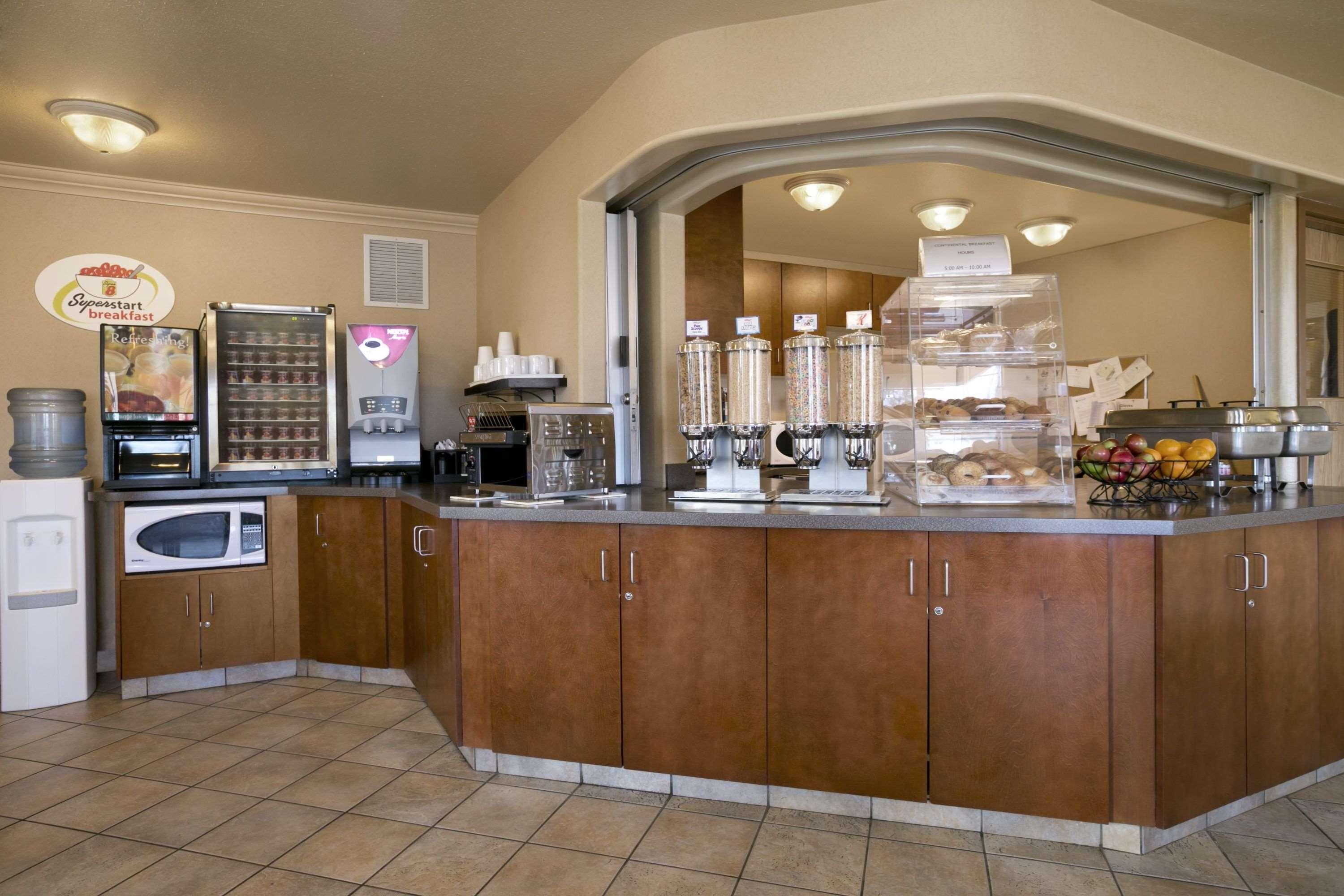Hotel Super 8 By Wyndham Nelson Bc Fort Nelson